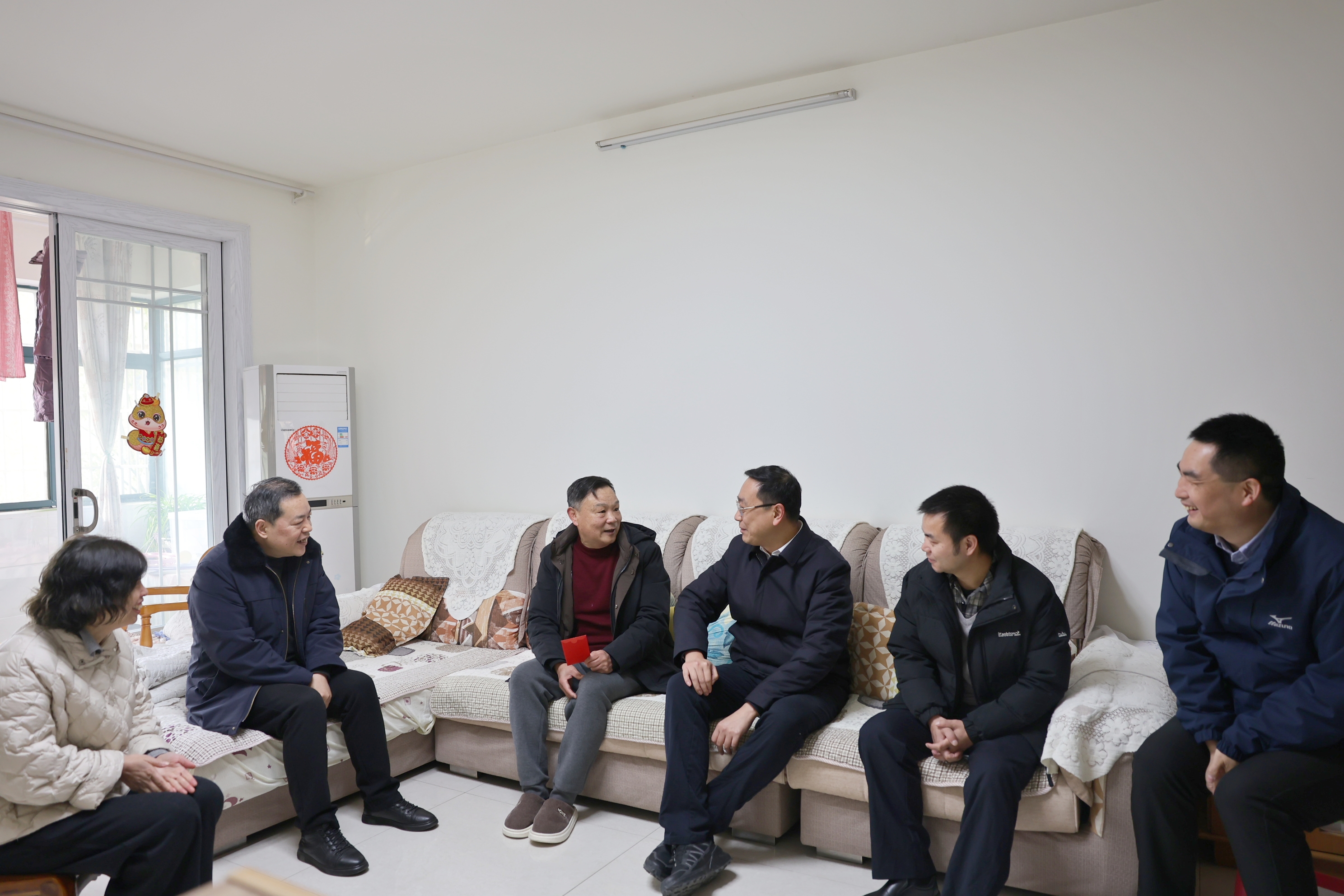 岁寒暖人心 检情伴新春