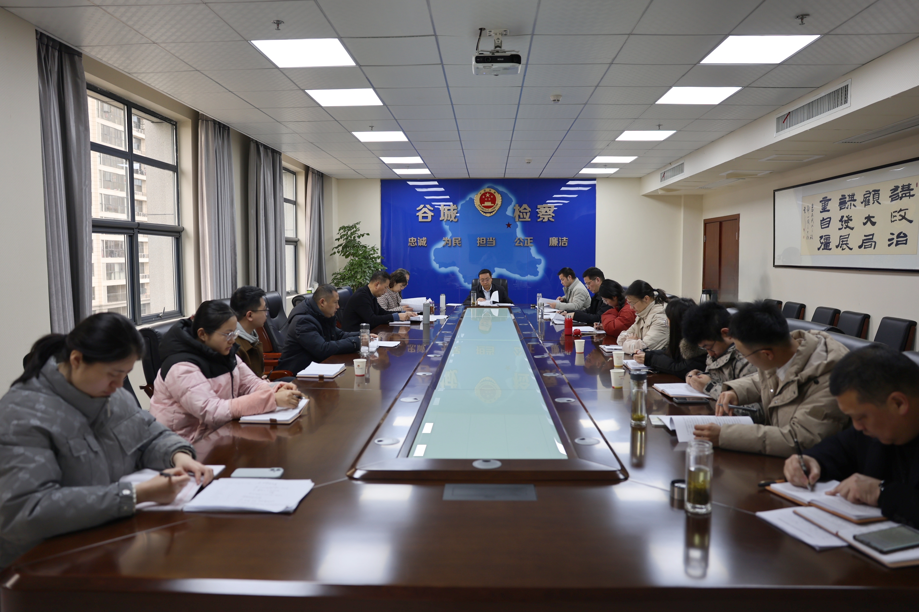 谷城县检察院召开党组（扩大）会传达学习全国两会精神