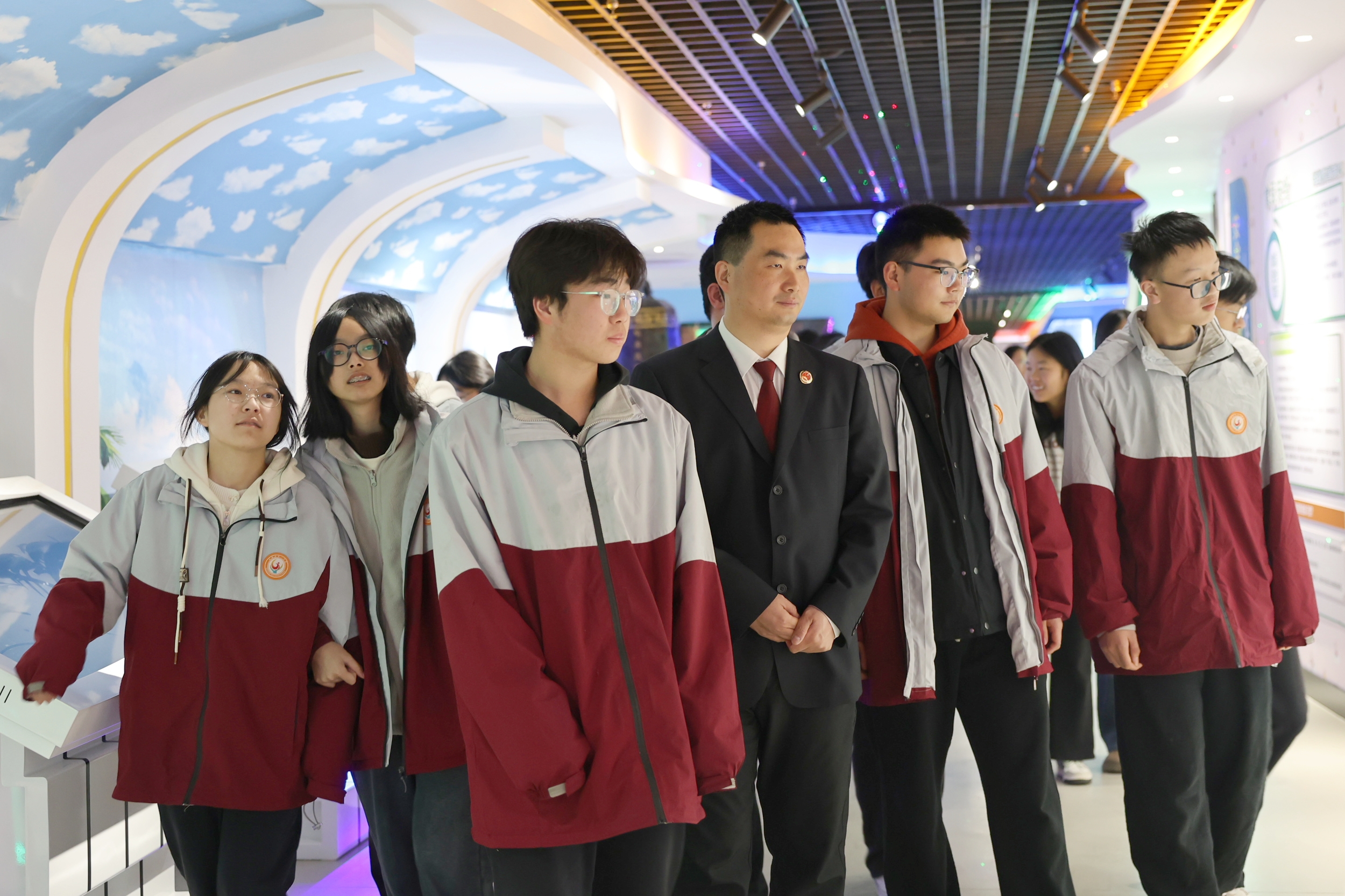 心尖上的检察 | 春日法治之旅：500余名高中生“打卡”检察院